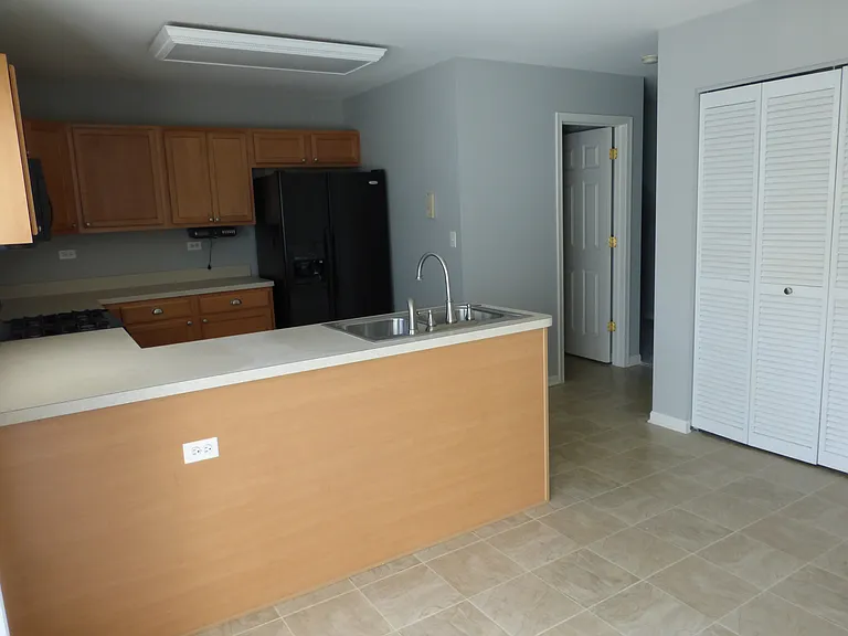 914 Clover Ln — Photo 4