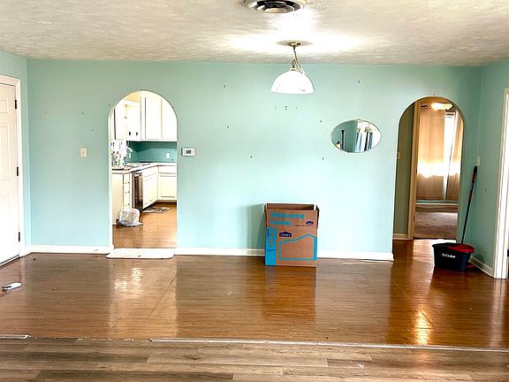 4th image of 26 Horseshoe Ln