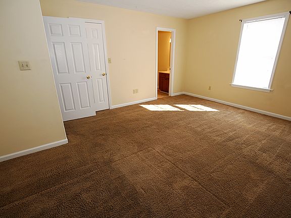 5th image of 310 Easton Cir
