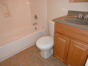 3rd image of 138 W Elm Ave