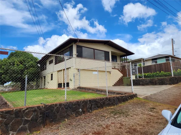 1076 Puu Momi St, Pearl City, HI 96782
