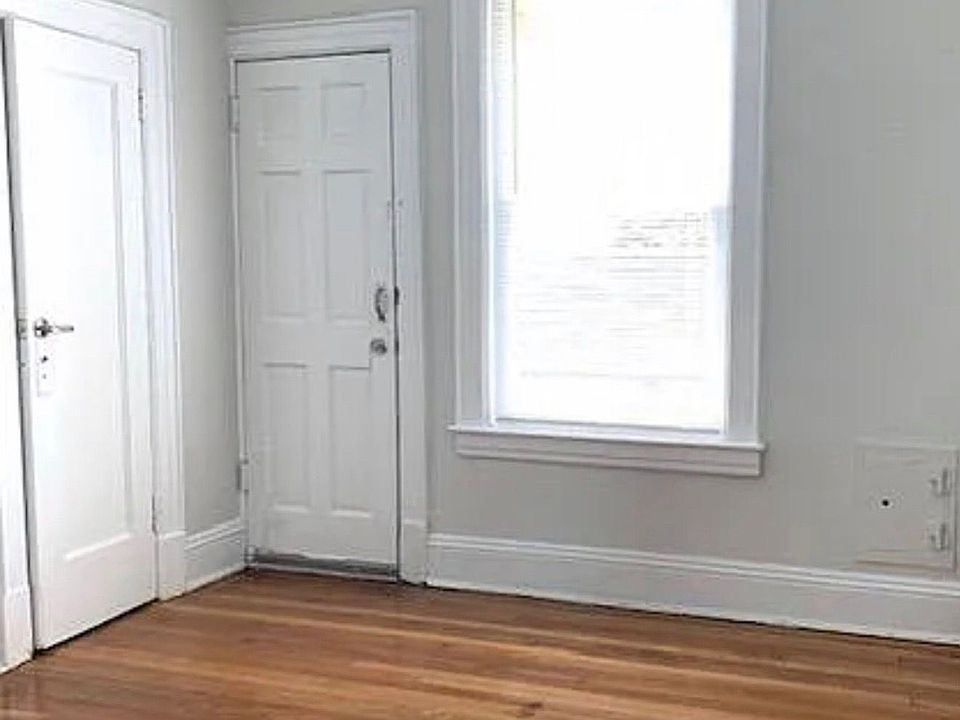 2nd image of 1589 Fairfield Ave #F9