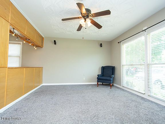 4th image of 5003 Red Oak Ln