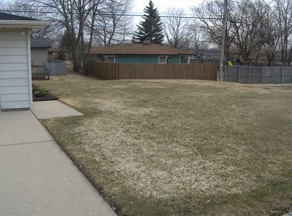 5th image of W165N9508 Lexington Dr