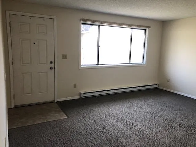 608 S Fiske St — Photo 3