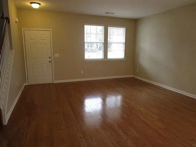 406 Howell Xing — Photo 10