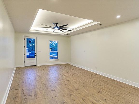 3rd image of 4919 Sandalwood St