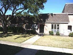 5th image of 2929 Camelot Ln