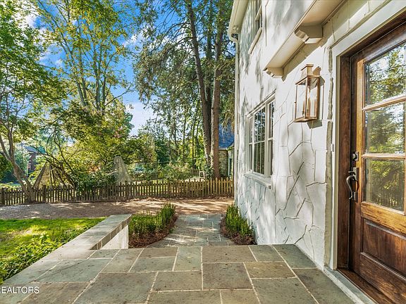 2nd image of 1021 W Nokomis Cir
