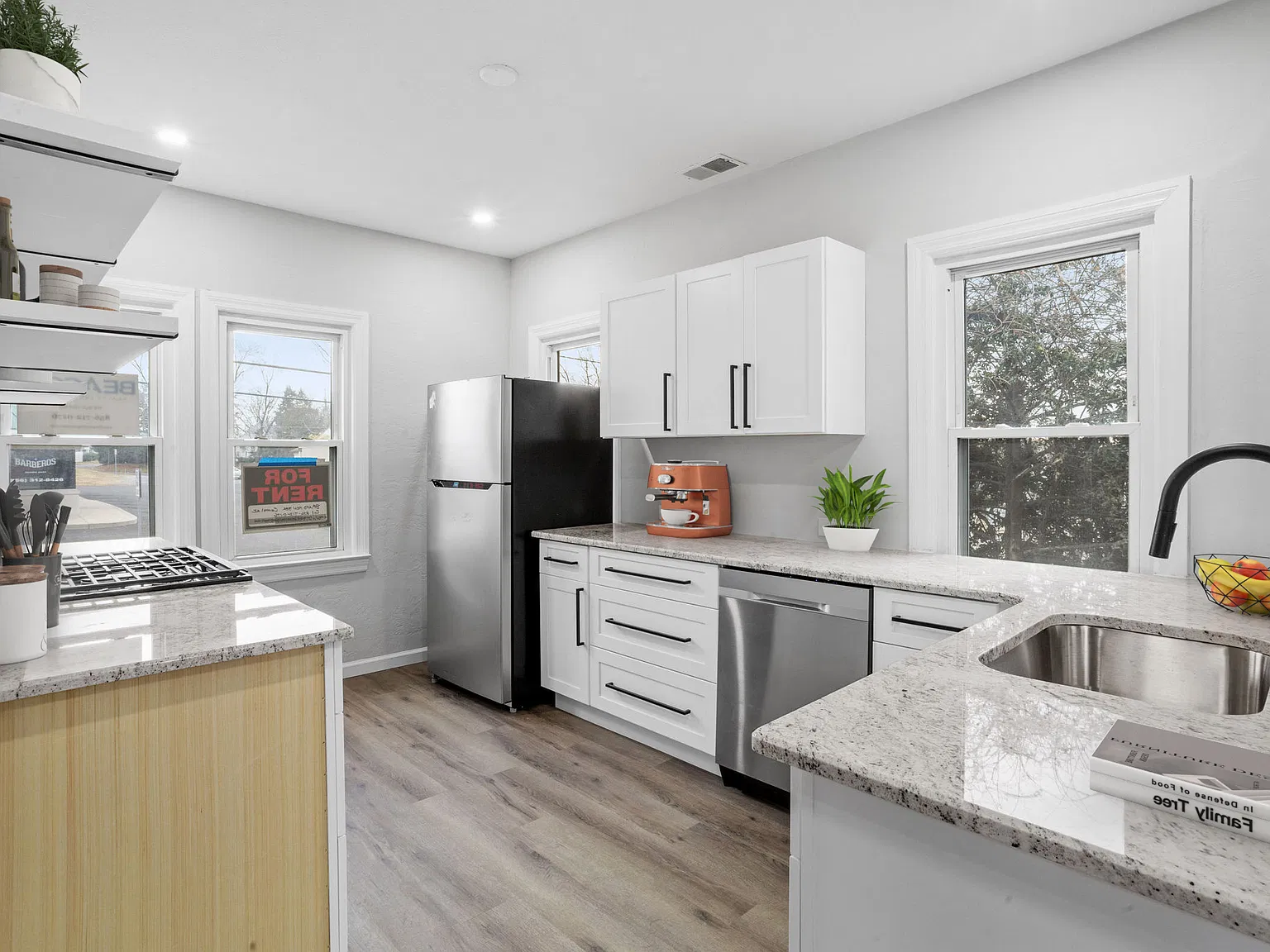 2 bed, 1050 sqft, $4,080 — Photo 4