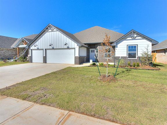 2nd image of 2901 Summit Hollow Dr