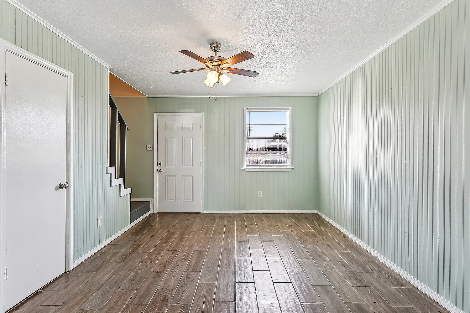 2 bed, 1.5 bath, 1020 sqft, $1,150 — Photo 2