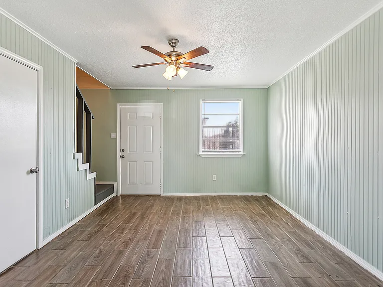 1049 Tallow Tree Ln #8 — Photo 2