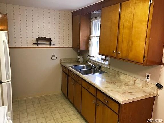 4th image of 435 Victoria Blvd