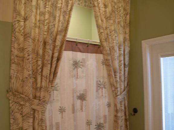 2nd Bath w/Shower & Tub