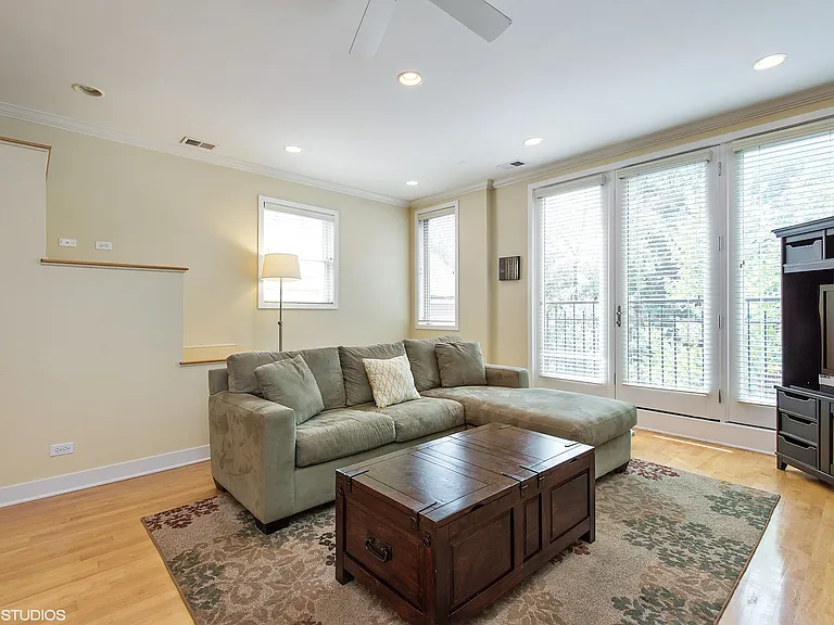 1073 N Paulina St #2 — Photo 4