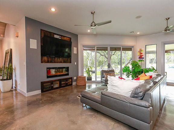 5th image of 402 Capstone Dr