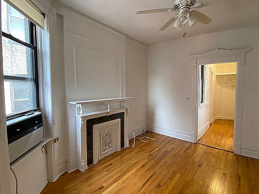 3rd image of 264 W 22nd St #13