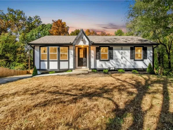 228 SE 101st Rd E, Warrensburg, MO 64093