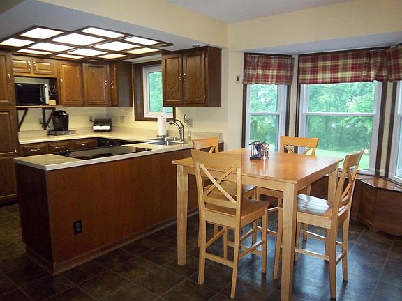 5th image of 9988 Pebbleknoll Dr