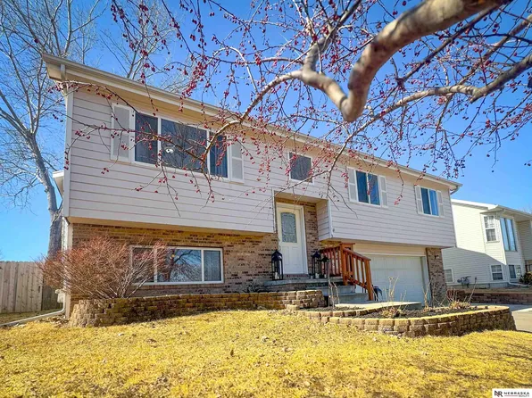 521 W Carrine Dr, Lincoln, NE 68521
