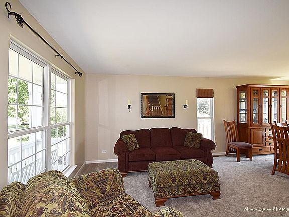 5th image of 898 Summerhill Dr