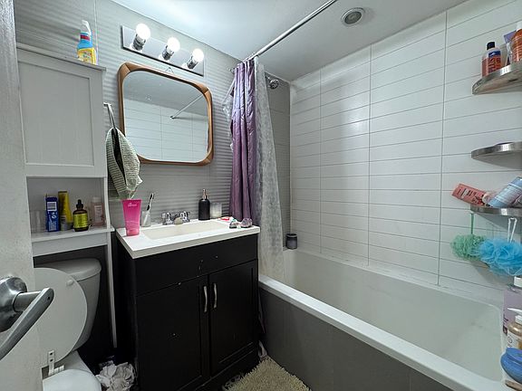 5th image of 297 Harman St APT 3l