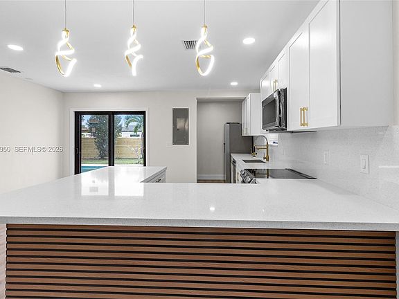 5th image of 3608 SW 22nd St