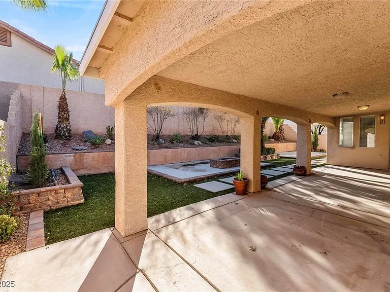 2267 Alanhurst Dr — Photo 32