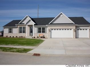 1401 Lakepointe Ct, Springfield, IL 62712