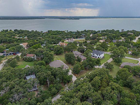 2nd image of 563 Valley Dr