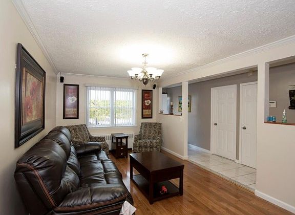 4th image of 1767 Lacombe Ave