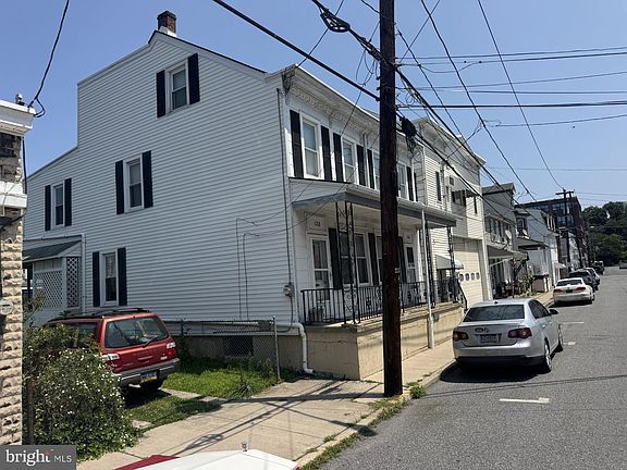 2nd image of 126 Lewis St #128