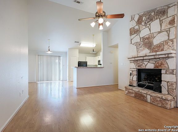 5th image of 230 Cibolo Crossing Dr