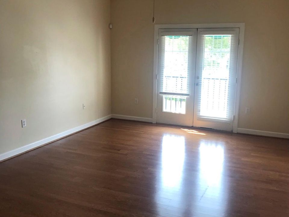 2nd image of 108 Sunset Cir Unit 304