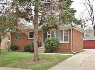 1114 S Fern Dr, Mount Prospect, IL 60056