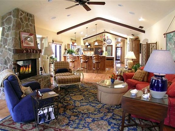 Living Rm & Kitchen