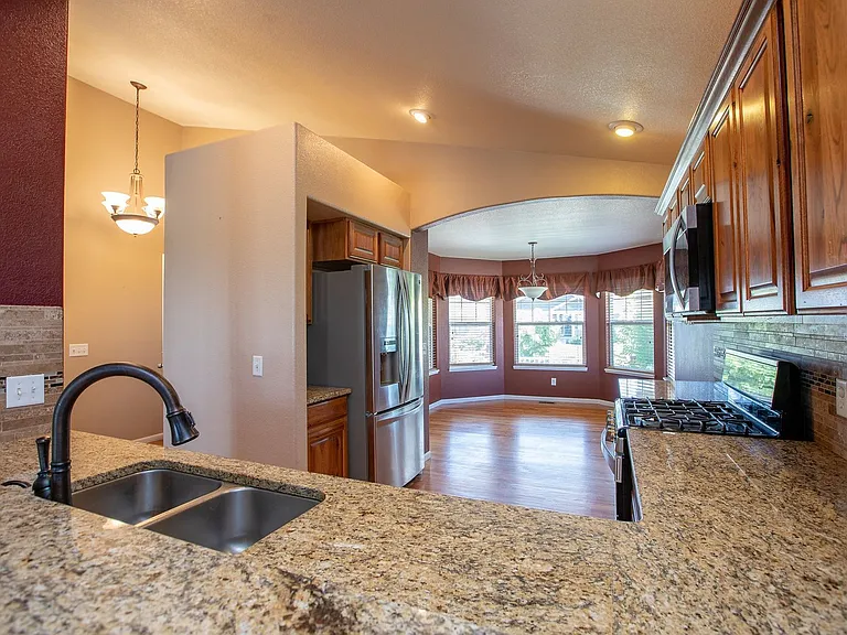 1076 Fairfield Ave — Photo 16