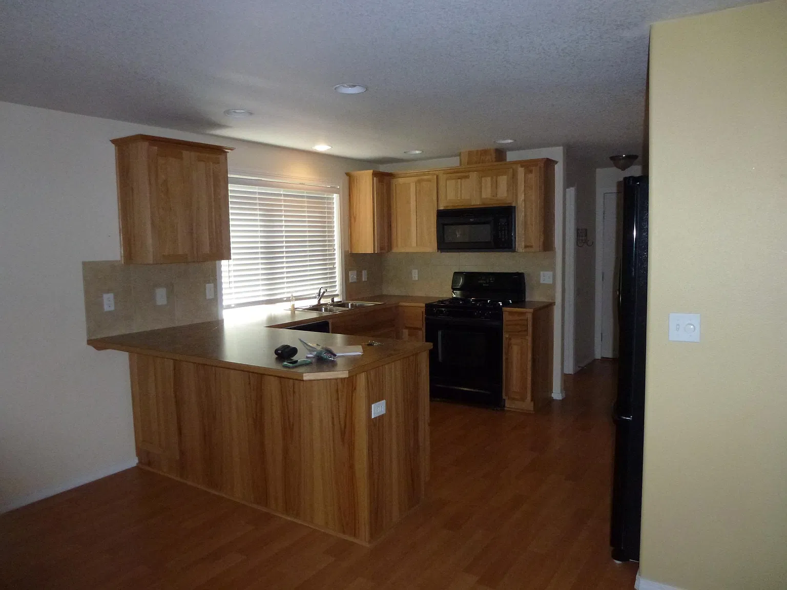 4 bed, 2.5 bath, 2132 sqft, $2,400 — Photo 3
