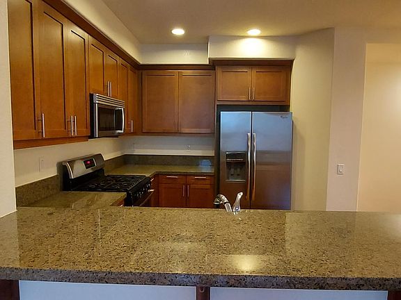 5th image of 726 N Capitol Ave