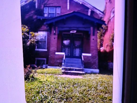 2nd image of 4470 Margaretta Ave