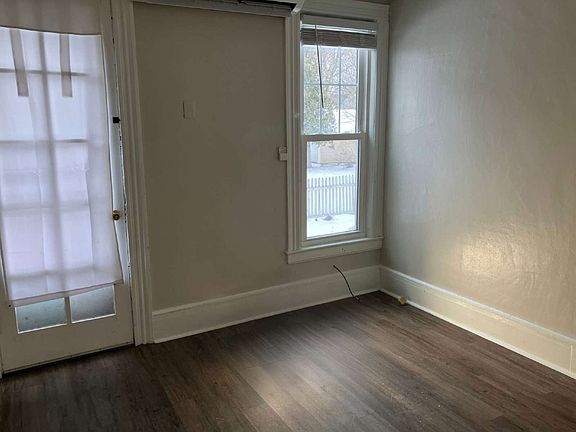 3rd image of 23 Woodlawn Ave #1B