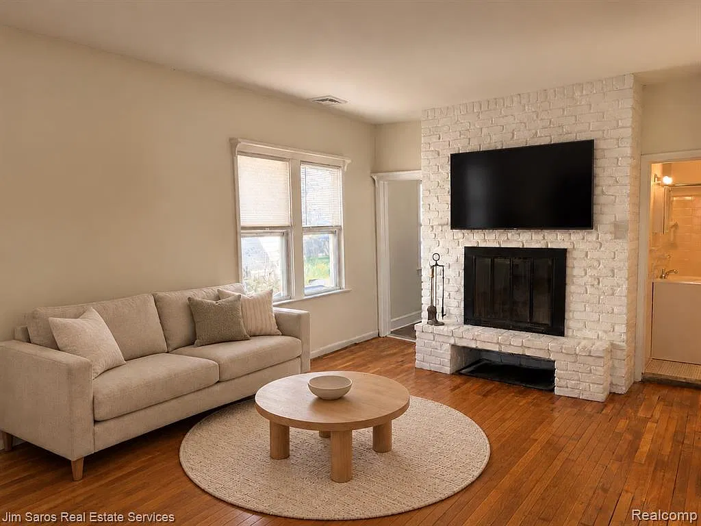 2 bed, 676 sqft, $1,400 — Photo 3