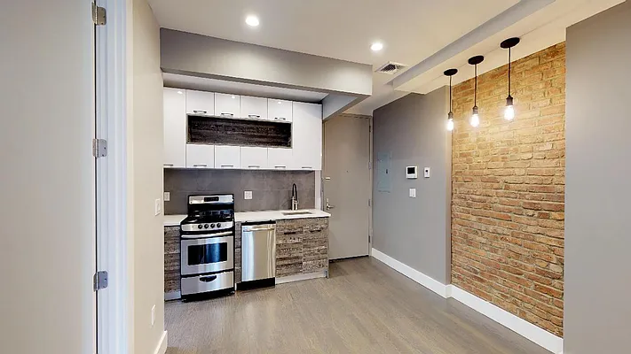 Rented by Zeetex Realty Corp | media 32