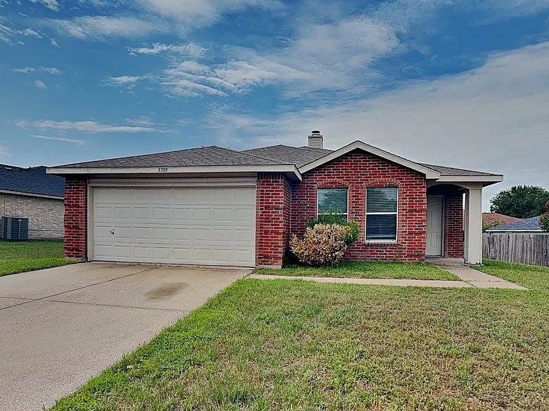 3 bed, 2.0 bath, 1679 sqft, $1,895 — Photo 1
