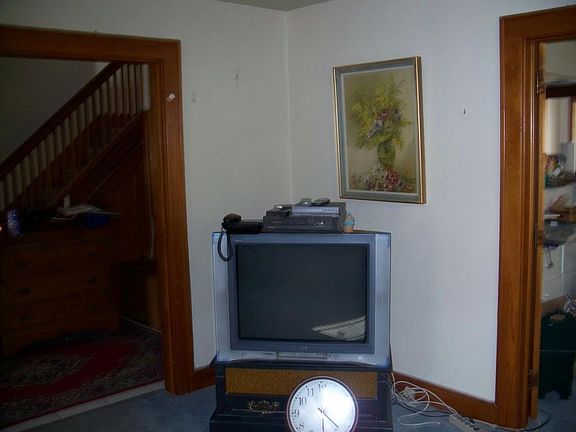 4th image of 114 W North St