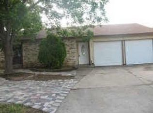 2300 Clearwood Ct, Arlington, TX 76014
