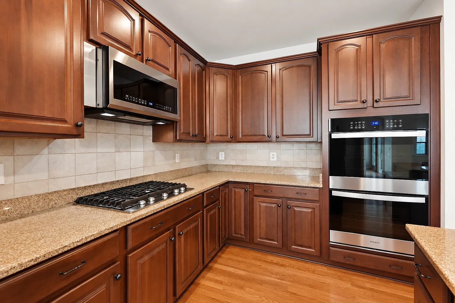 3 bed, 2300 sqft, $3,600 — Photo 4