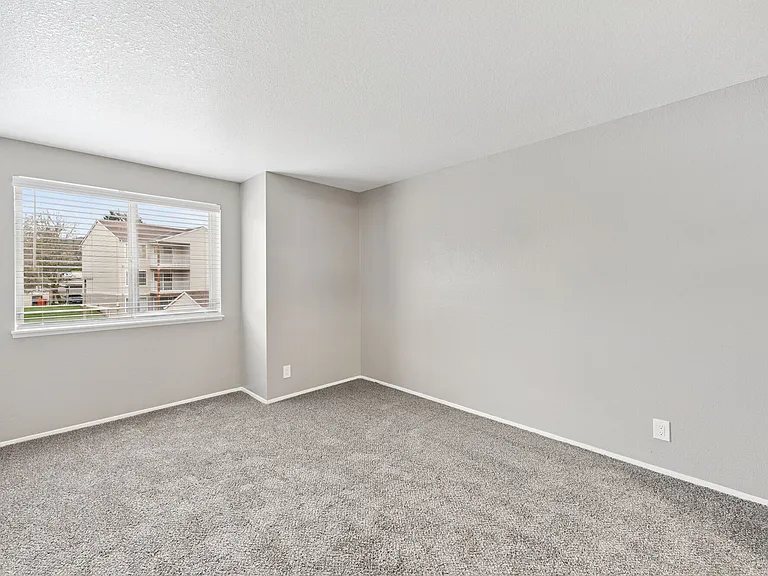 Oak Hill Apartments — Photo 11
