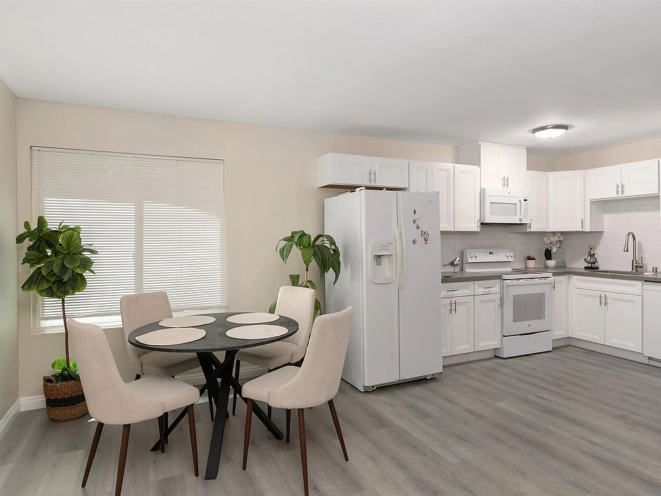 1st image of 8037 Camino Kiosco